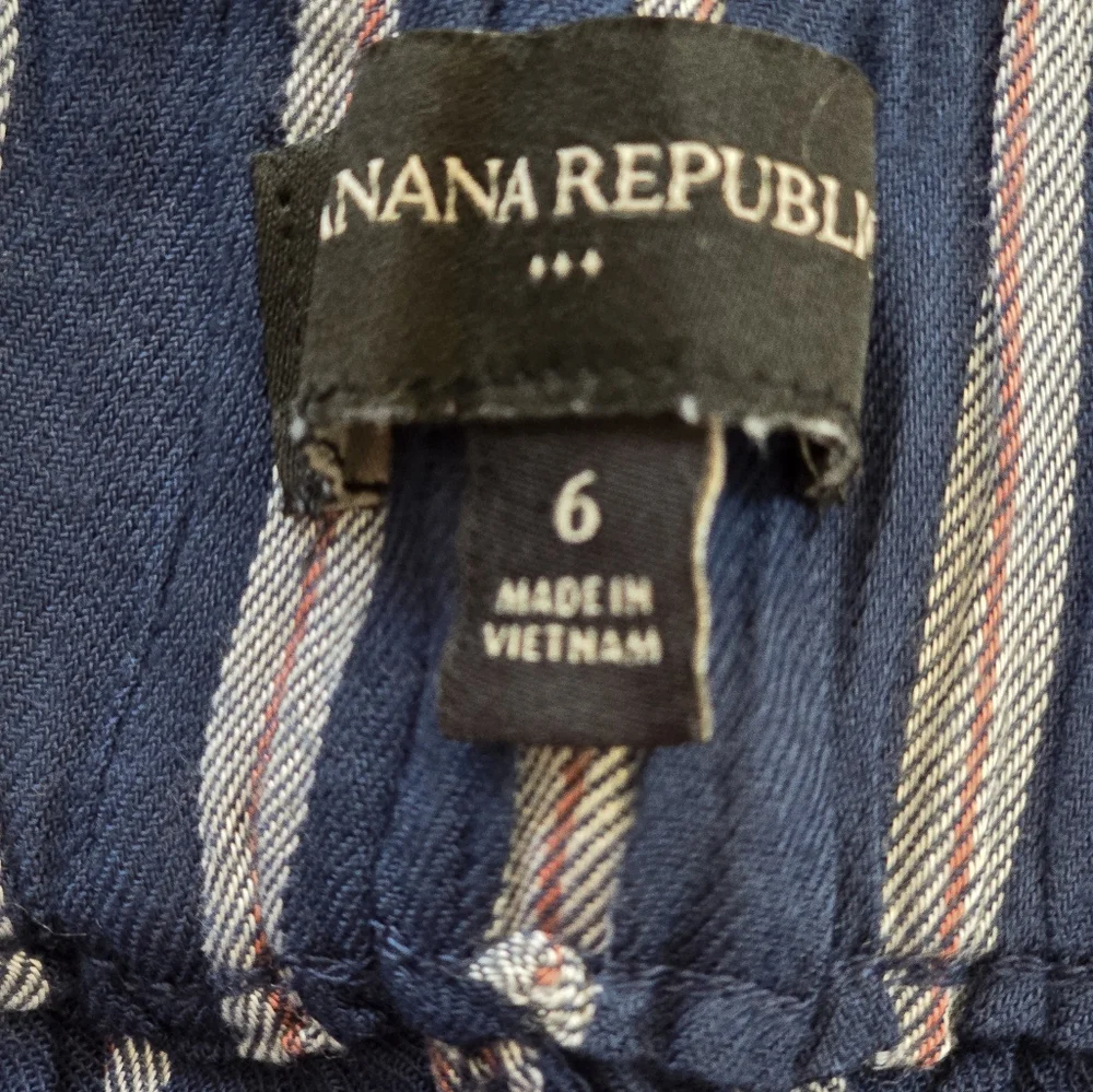 Banana Republic blue White and Red Striped‎ Gaucho Wide Leg Cropped Pants Size 6